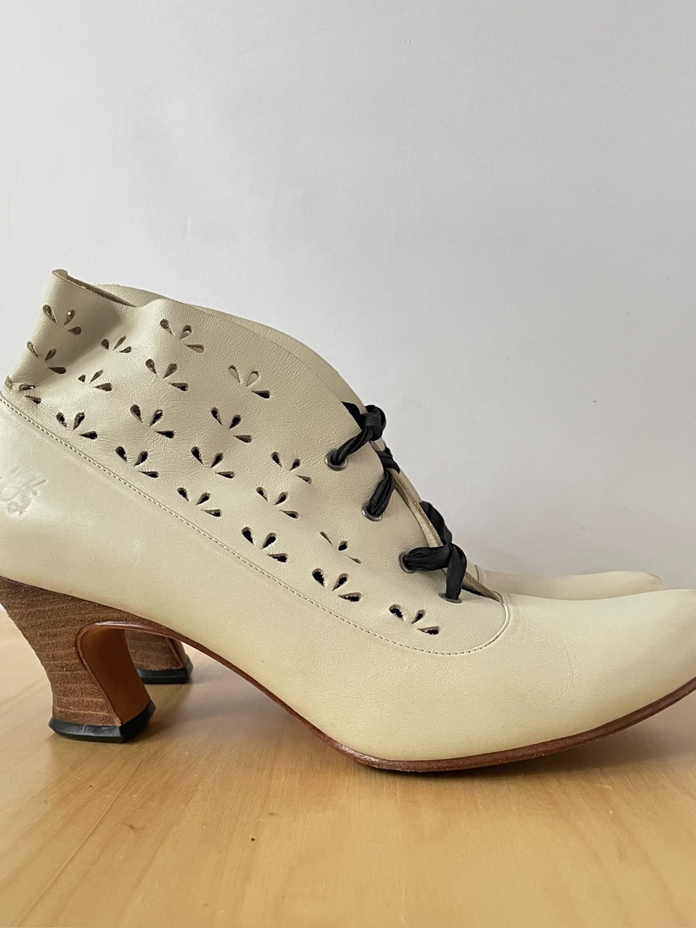 John Fluevog Wonders leather lace up ankle boots | US 9